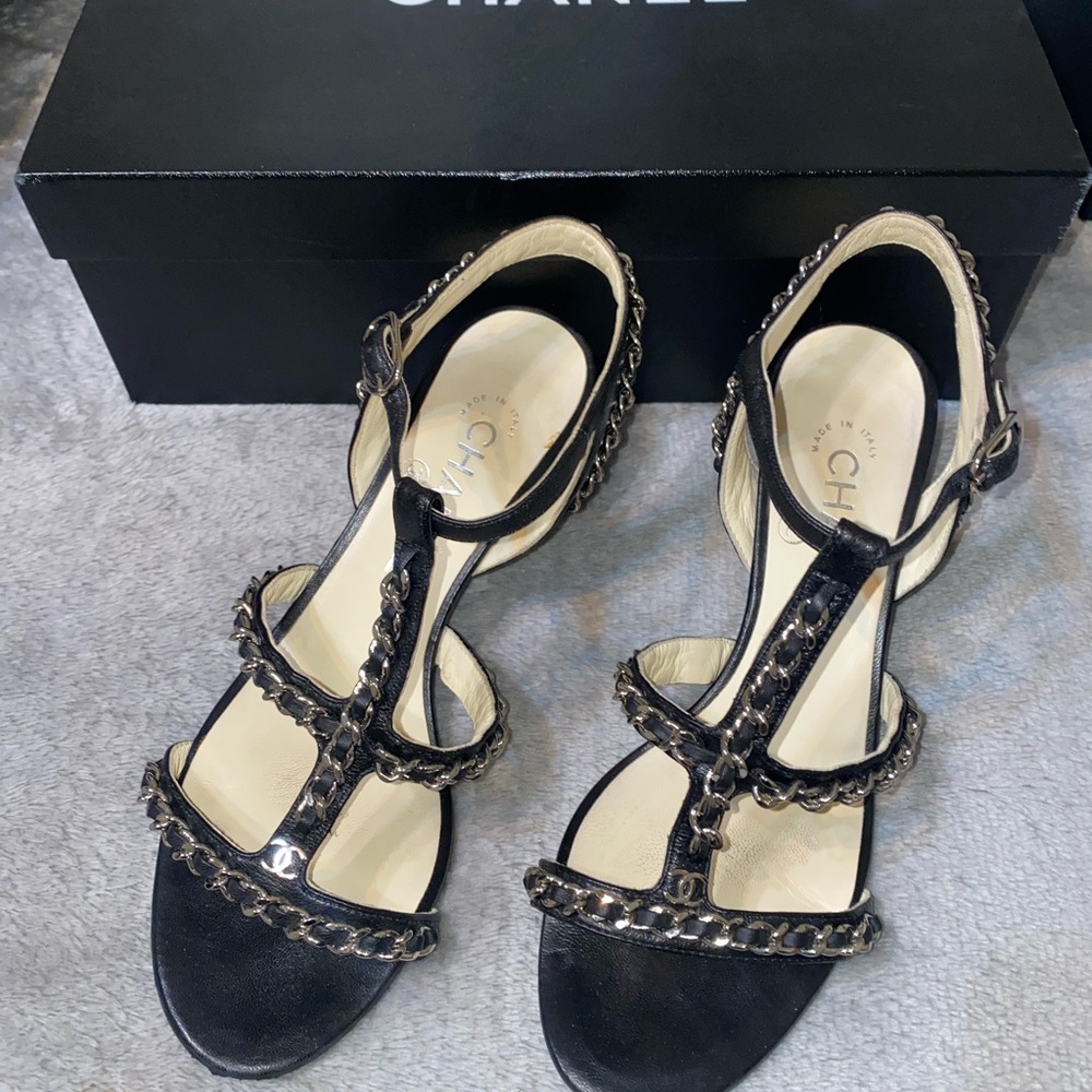 CHANEL CLASSIC CHAIN HEELED SANDALS - Picture 12 of 16